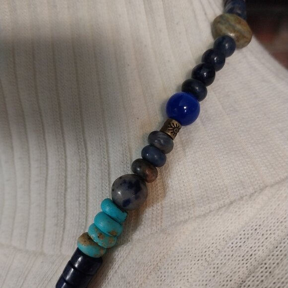 3365 Stone Bead Necklace plus two Cuff Bracelets, Estate Finds. - Picture 5 of 12